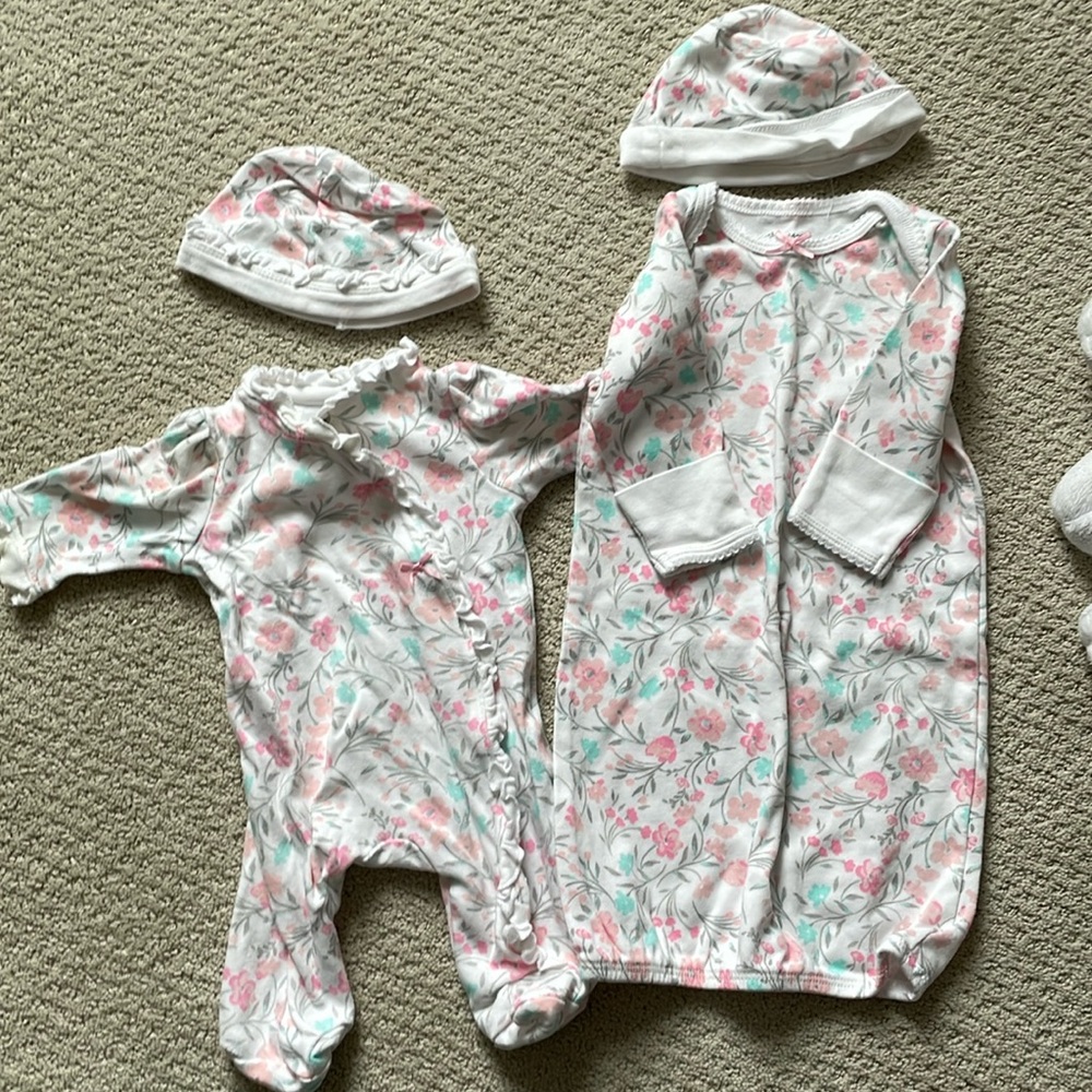 Newborn onsie and 0-3M dress with hats. Little me brand. Smoke free home